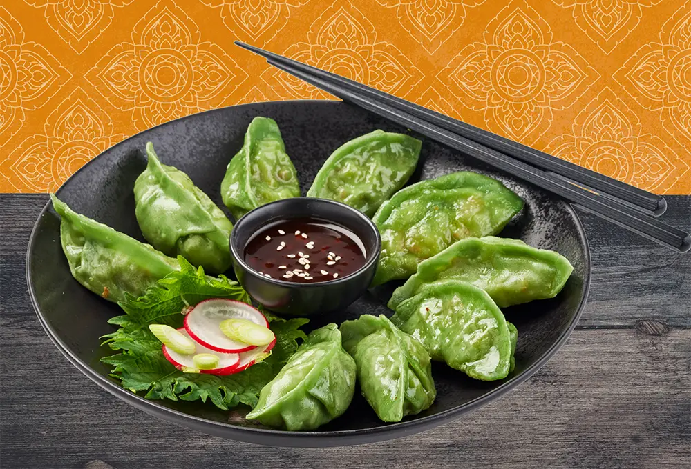 Diese traditionell gefalteten asiatischen Dumplings sind mit einer schmackhaften Mischung aus Gemüse und Kräutern gefüllt. Jetzt vegan!